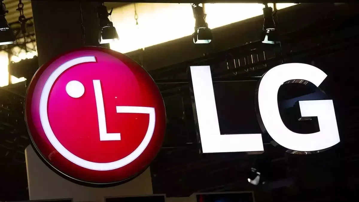 LG’s Robot Fixed a TV Panel in Real Time Today